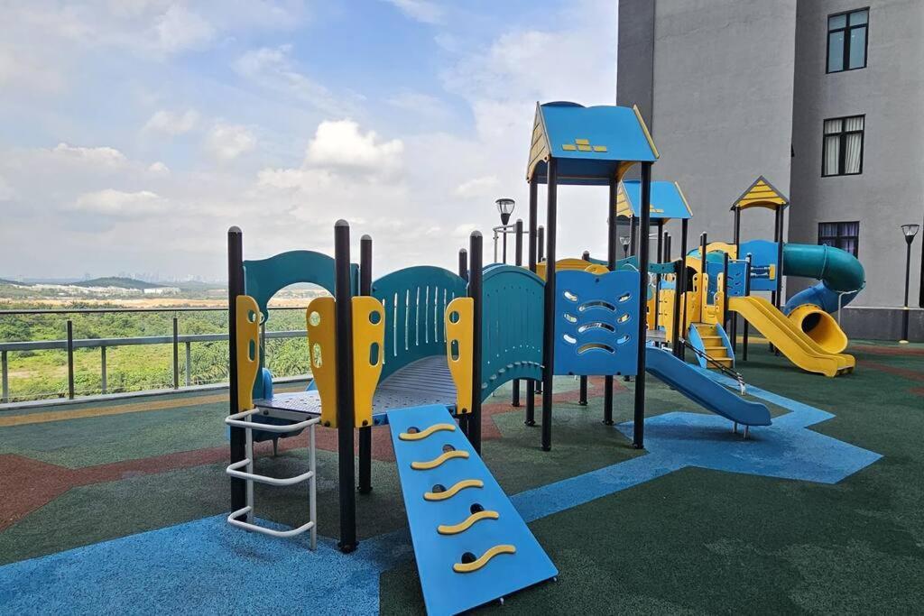 Apartment New D'pristine 3mins To Legoland 4pax *