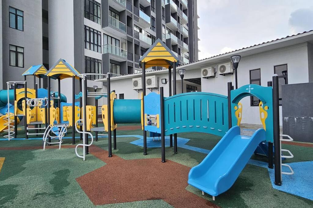 New D'pristine 3mins To Legoland 4pax Apartment